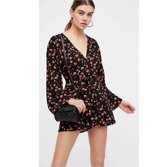 FREE PEOPLE L'amour Floral Long Sleeve V Neckline Button Down Romper New 2 Black - Picture 9 of 10
